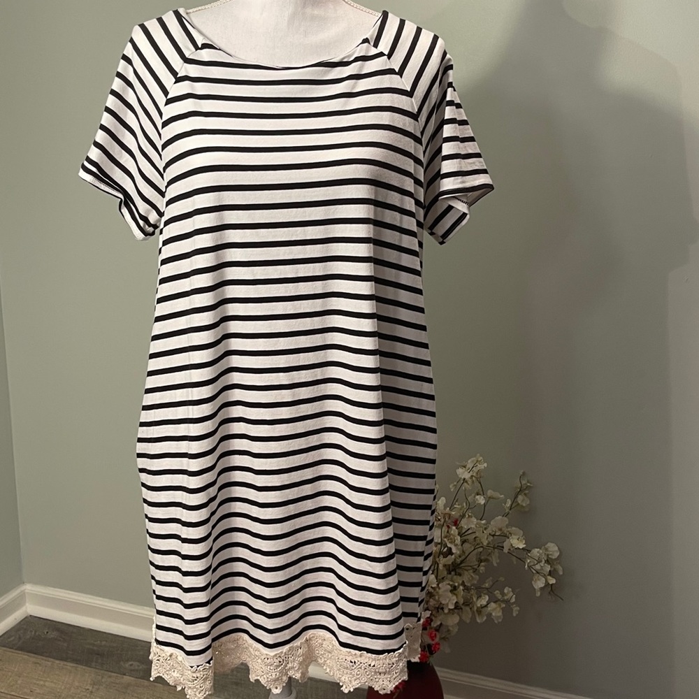 Mini dress or tunic top Pockets & cute lace trim.